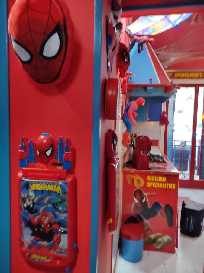 Spiderman House Hotell CTA Eksteriør bilde