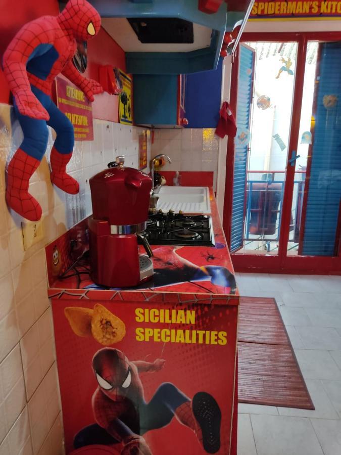 Spiderman House Hotell CTA Eksteriør bilde